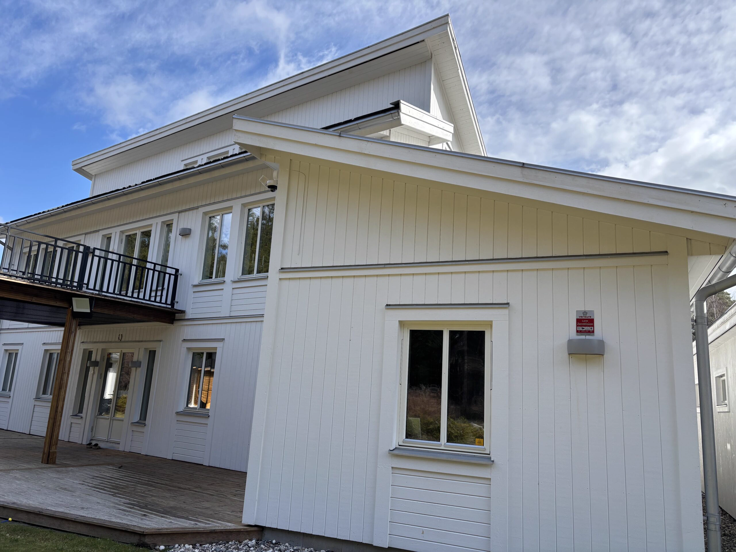 Professionell fasadtvätt – ren fasad efter algborttagning och rengöring