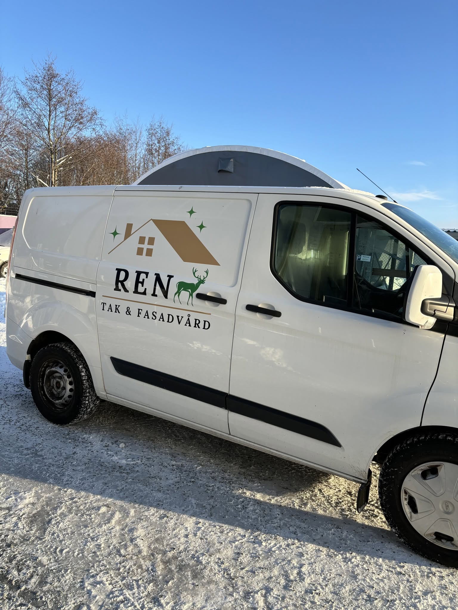 Ren Tak & Fasadvård servicebil