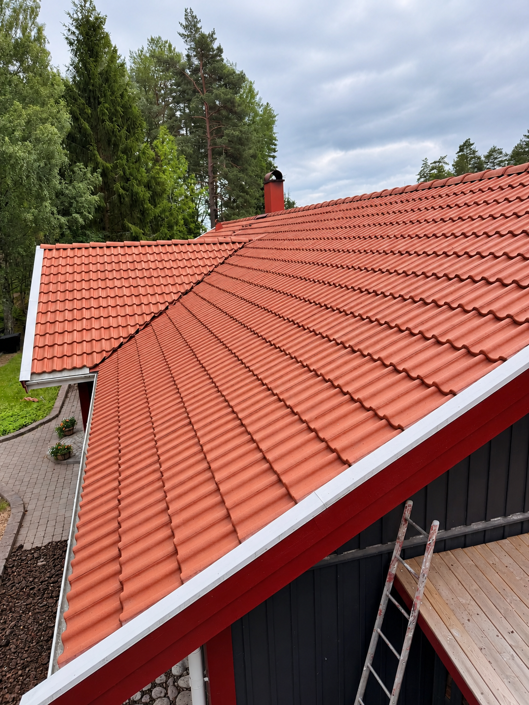 Professionell taktvätt i Danderyd – takrengöring Stockholm