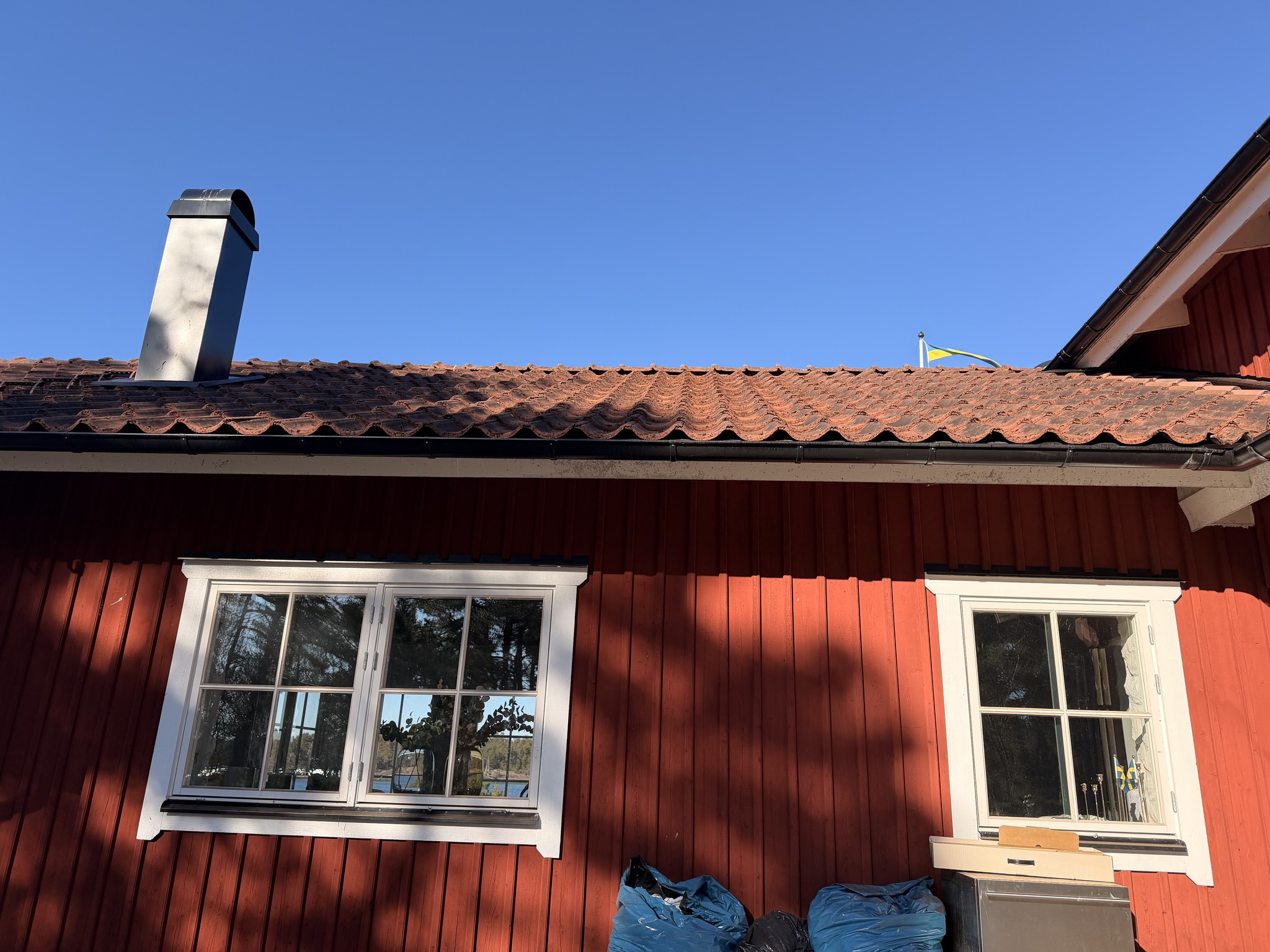 Professionell taktvätt i Sollentuna – rent tak efter mossbortagning