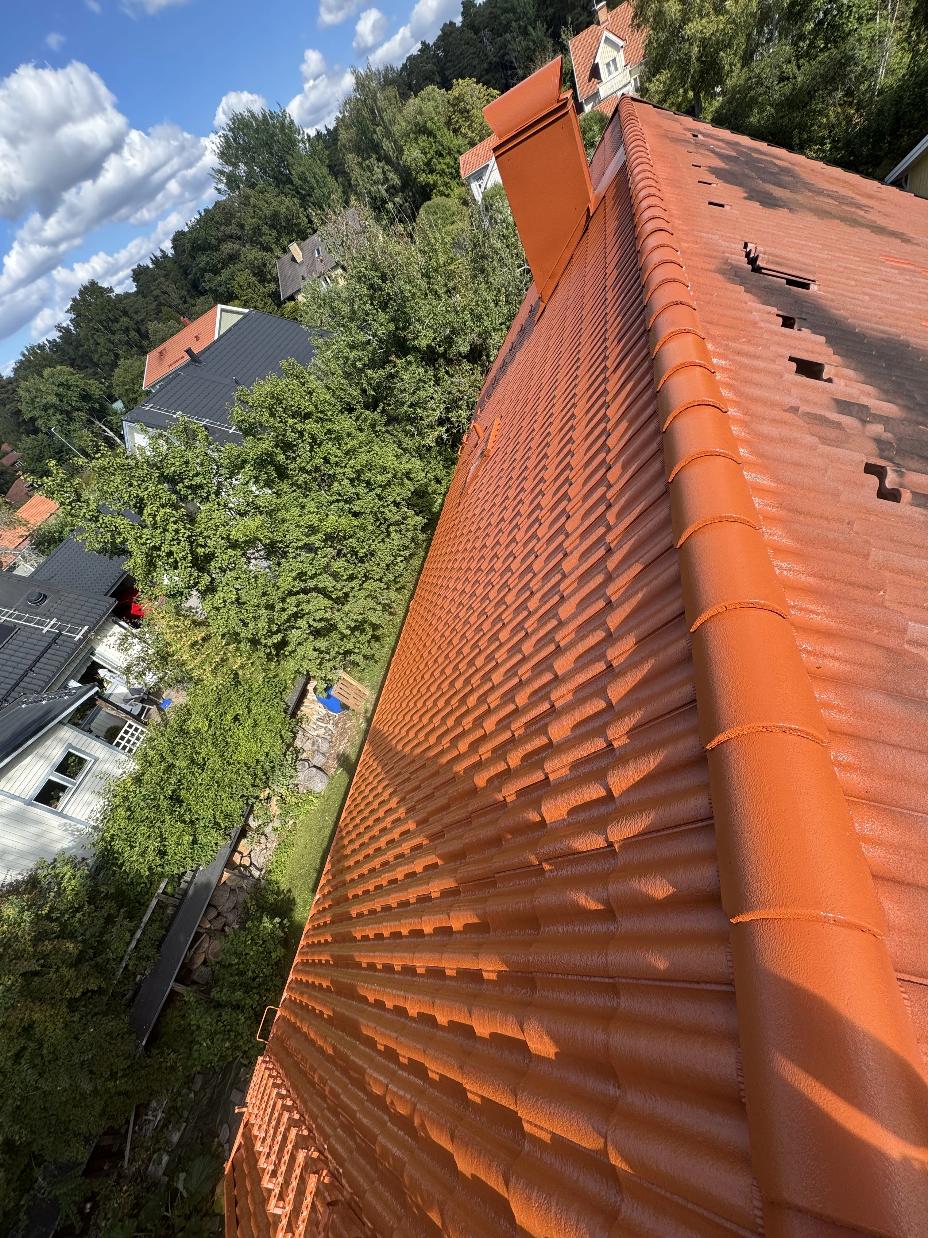 Professionell takmålning – färgat tak i Uppsala och Stockholm